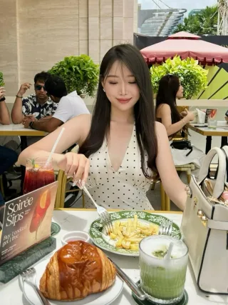Ảnh 2 của Váy chấm bi lụa hở lưng Dressinsilk