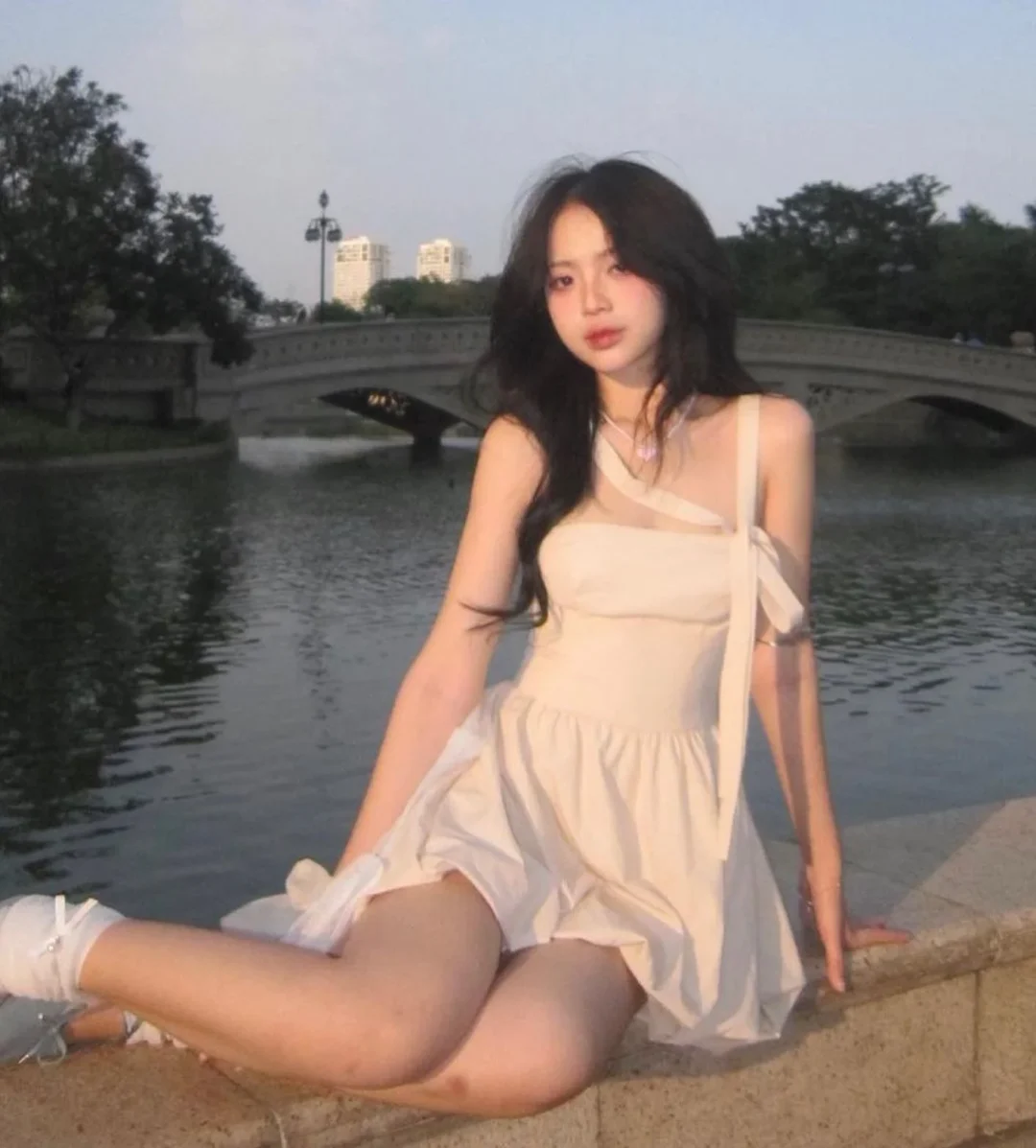 Ảnh 2 của Váy ngắn hai dây nơ kem Clélie size M