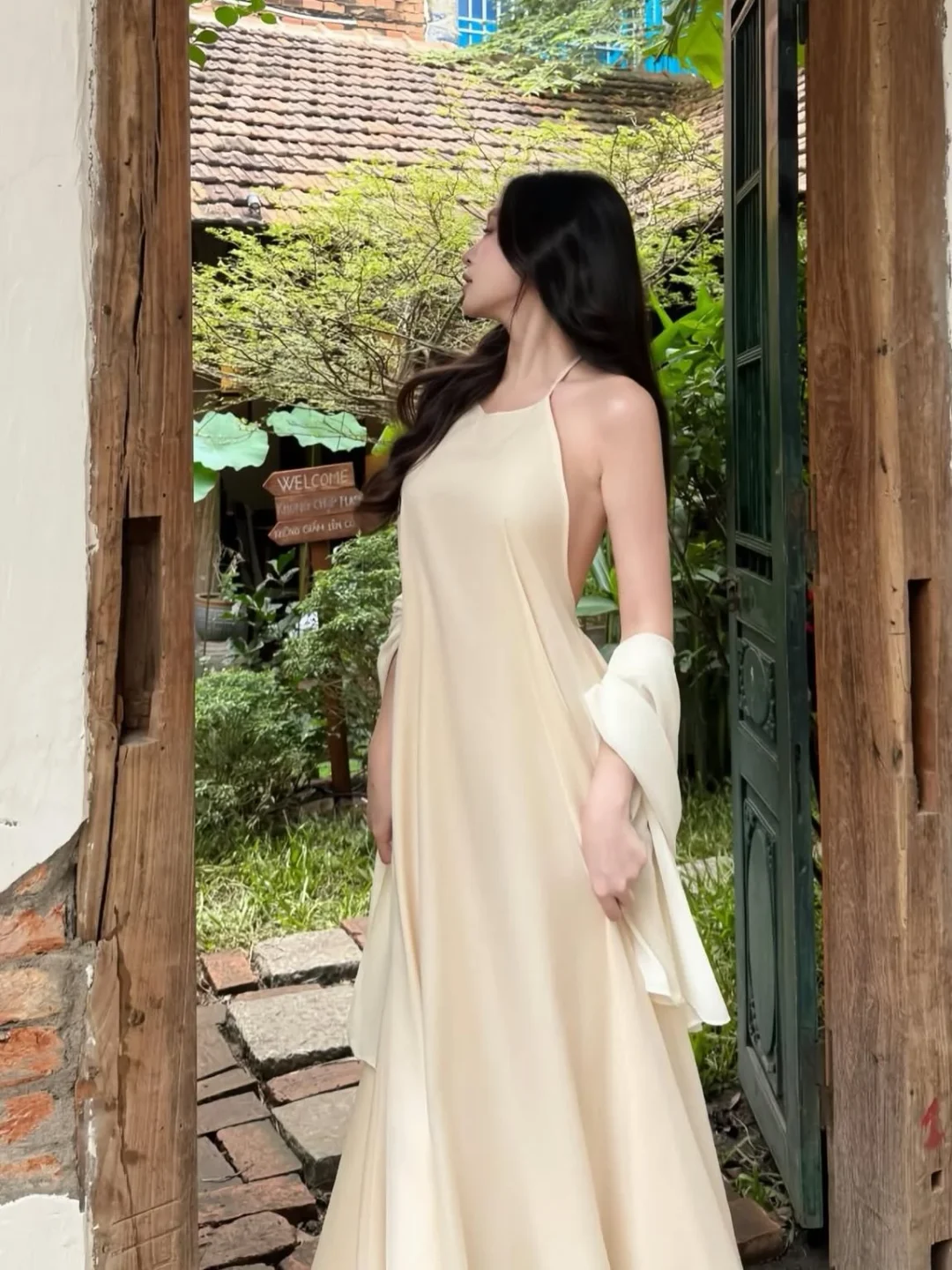 Ảnh 6 của Đầm maxi lụa kem hai dây nữ