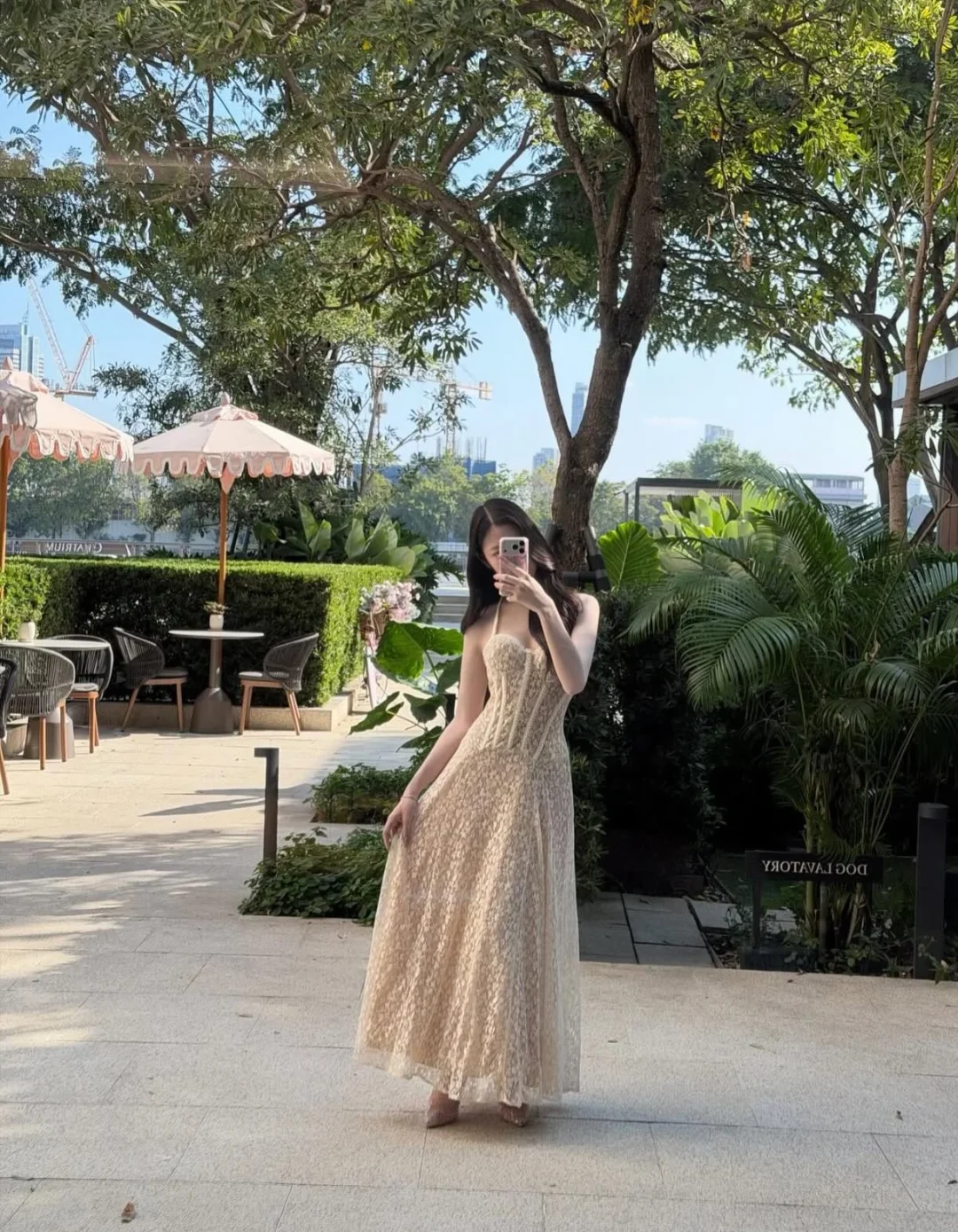 Photo 4 of Váy ren maxi corset hai dây màu kem