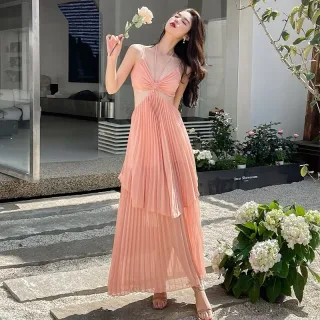 Photo 2 of Váy maxi xếp ly hồng đào cho thuê