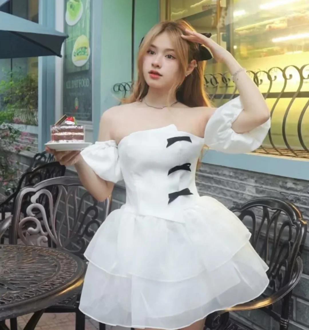 Photo 1 of Váy trắng trễ vai nơ đen size M