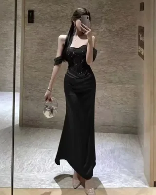 Photo 1 of Đầm dạ hội đen corset vai trễ size S/M
