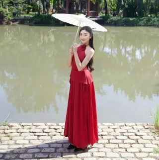 Photo 1 of Váy maxi đỏ voan không quai nữ