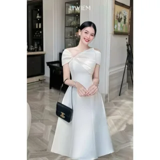 Photo 3 of Đầm maxi trắng trễ vai nơ lớn