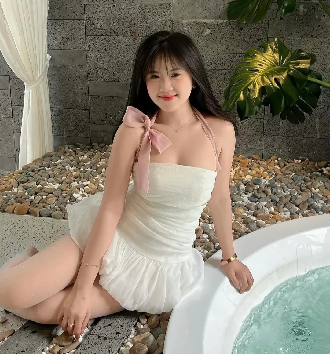 Ảnh 2 của Đầm trắng quây nơ vai size S