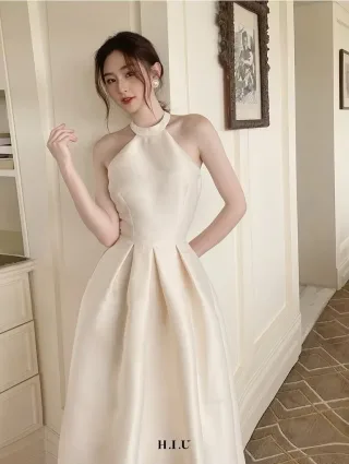 Photo 2 of Đầm midi halter lụa kem nữ