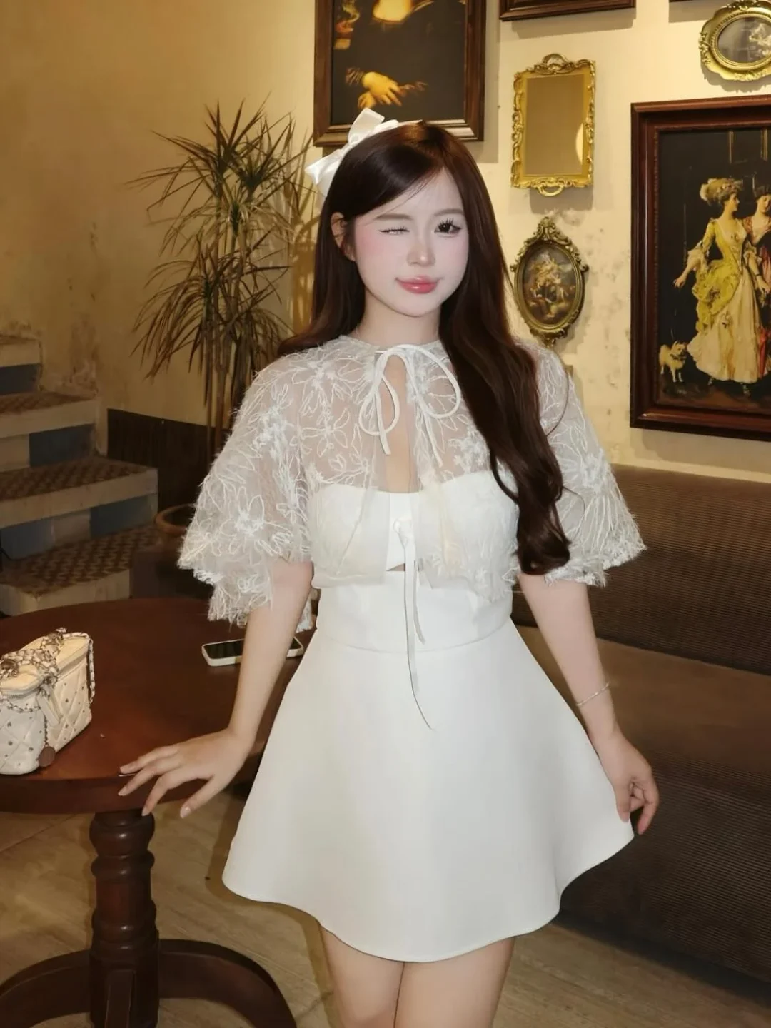 Photo 2 of Đầm trắng ren tay loe size L nữ