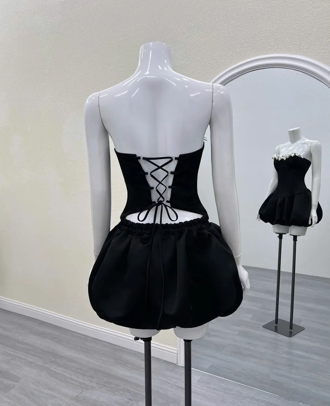 Ảnh 6 của Đầm đen nơ kem quây ngực size S/M