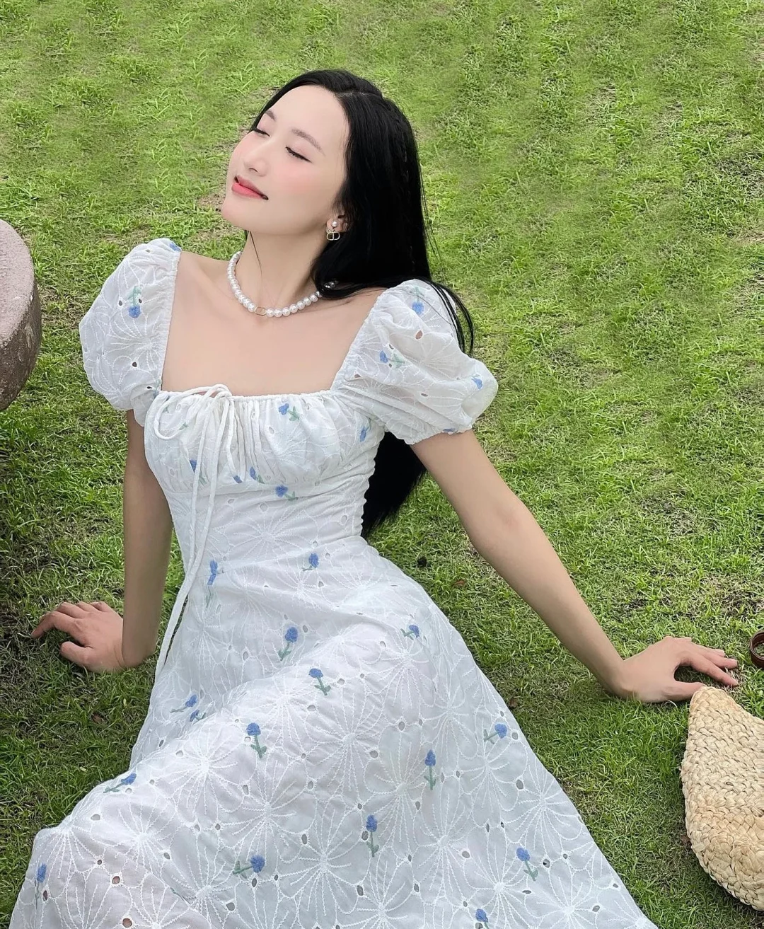 Photo 4 of Váy midi trắng hoa nhí Coqui size S