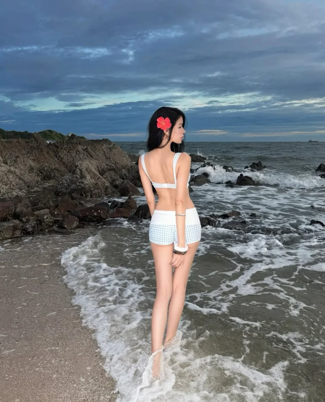 Photo 5 of Đồ bơi nữ hai mảnh caro xanh trắng