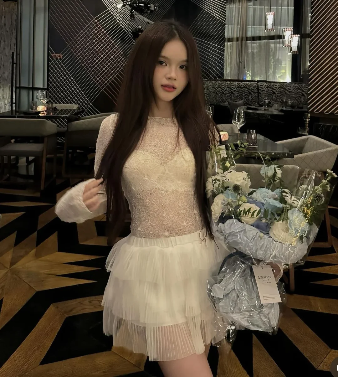 Photo 2 of Set áo ren chân váy voan trắng nữ