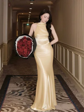 Photo 1 of Váy dạ hội satin vàng size M nữ