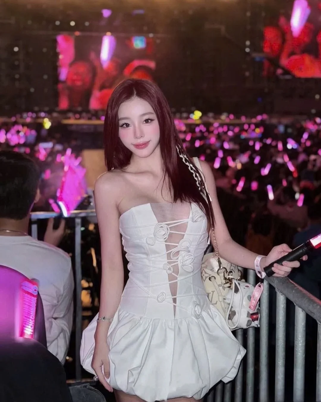 Photo 3 of Đầm trắng ngắn corset bong bóng nữ