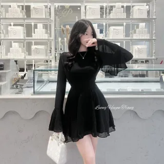 Photo 1 of Váy đen tay loe xòe nữ tính sexy