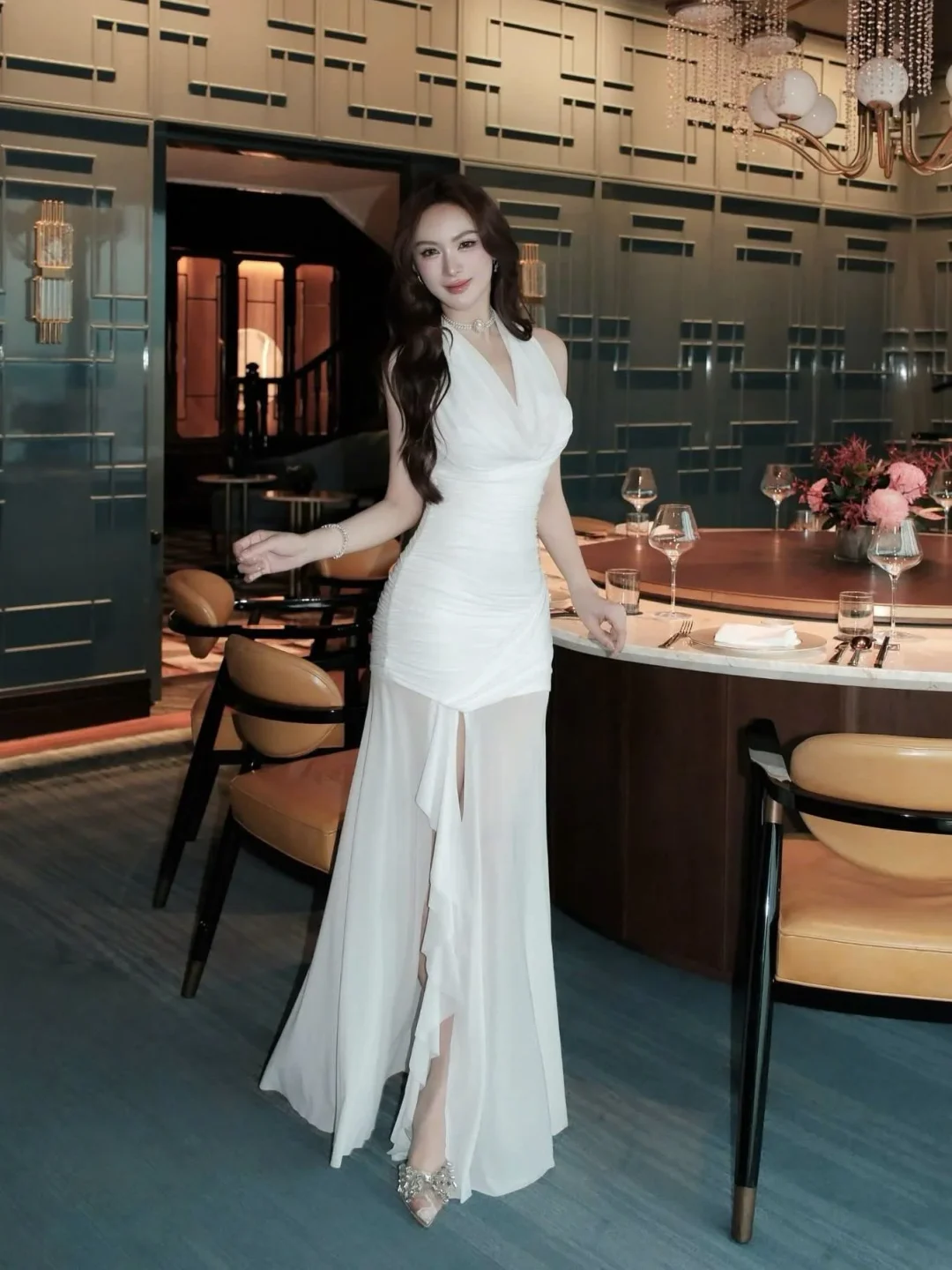 Photo 2 of Đầm trắng ôm body dự tiệc sang trọng