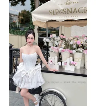 Ảnh 2 của Váy ngắn trắng cúp ngực nơ lớn nữ