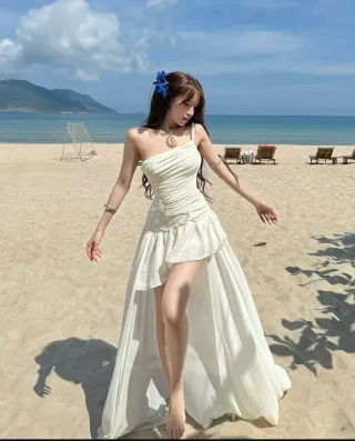 Ảnh 1 của Váy maxi trắng một vai nữ