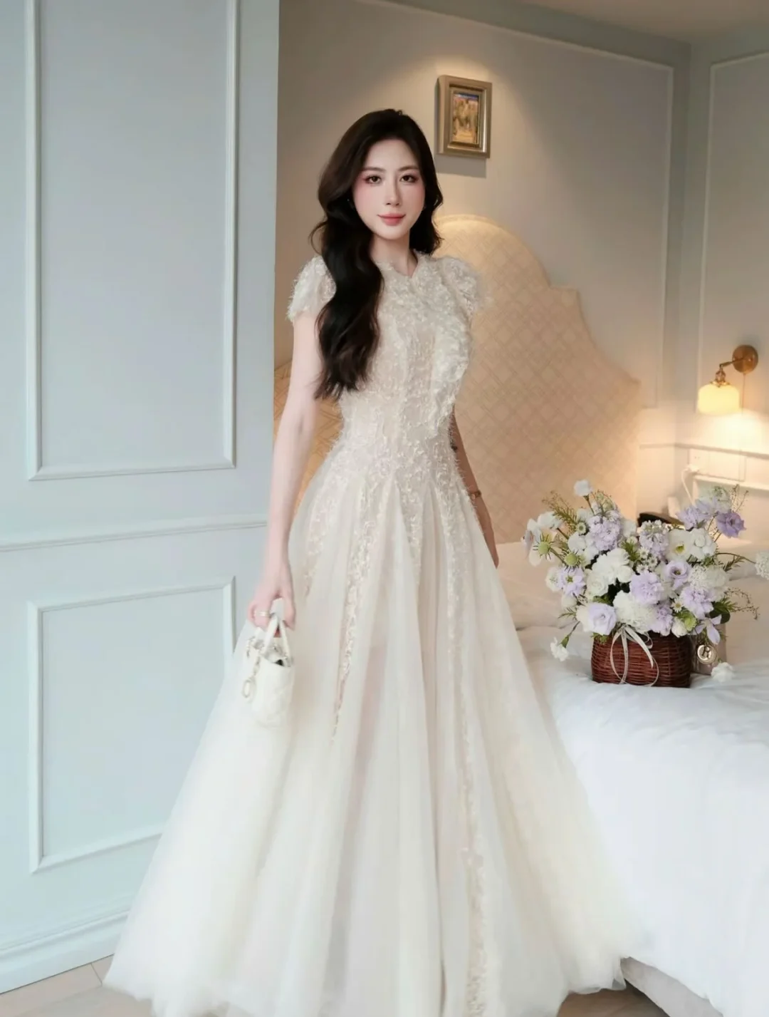 Ảnh 1 của Váy dạ hội ren trắng sang trọng