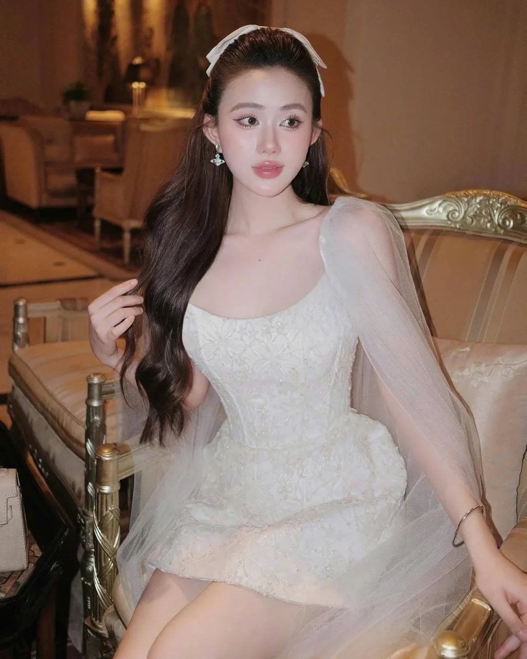 Photo 3 of Váy ren trắng tay voan nữ sang trọng