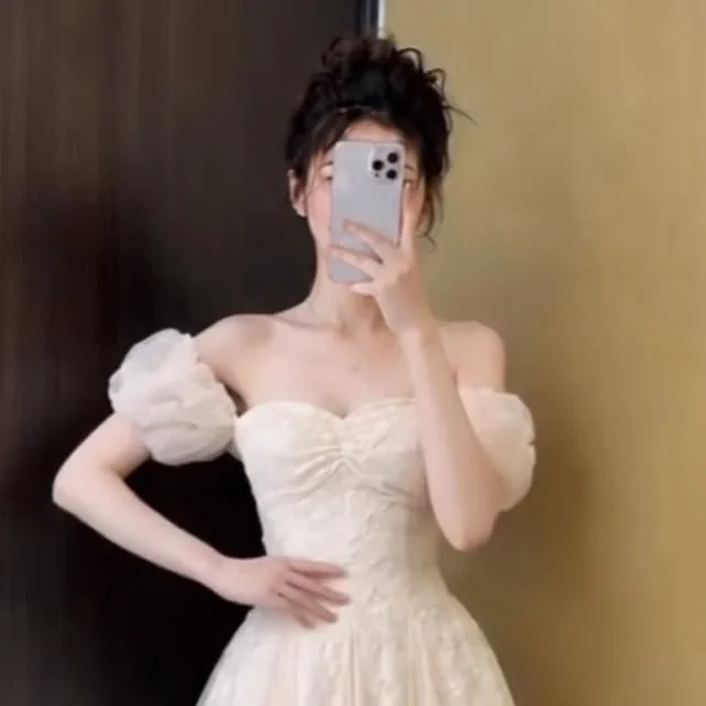 Photo 1 of Váy cưới trắng kem tay phồng ren nữ