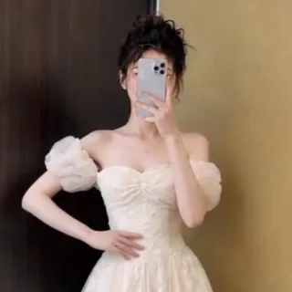 Photo 1 of Váy cưới trắng kem tay phồng ren nữ