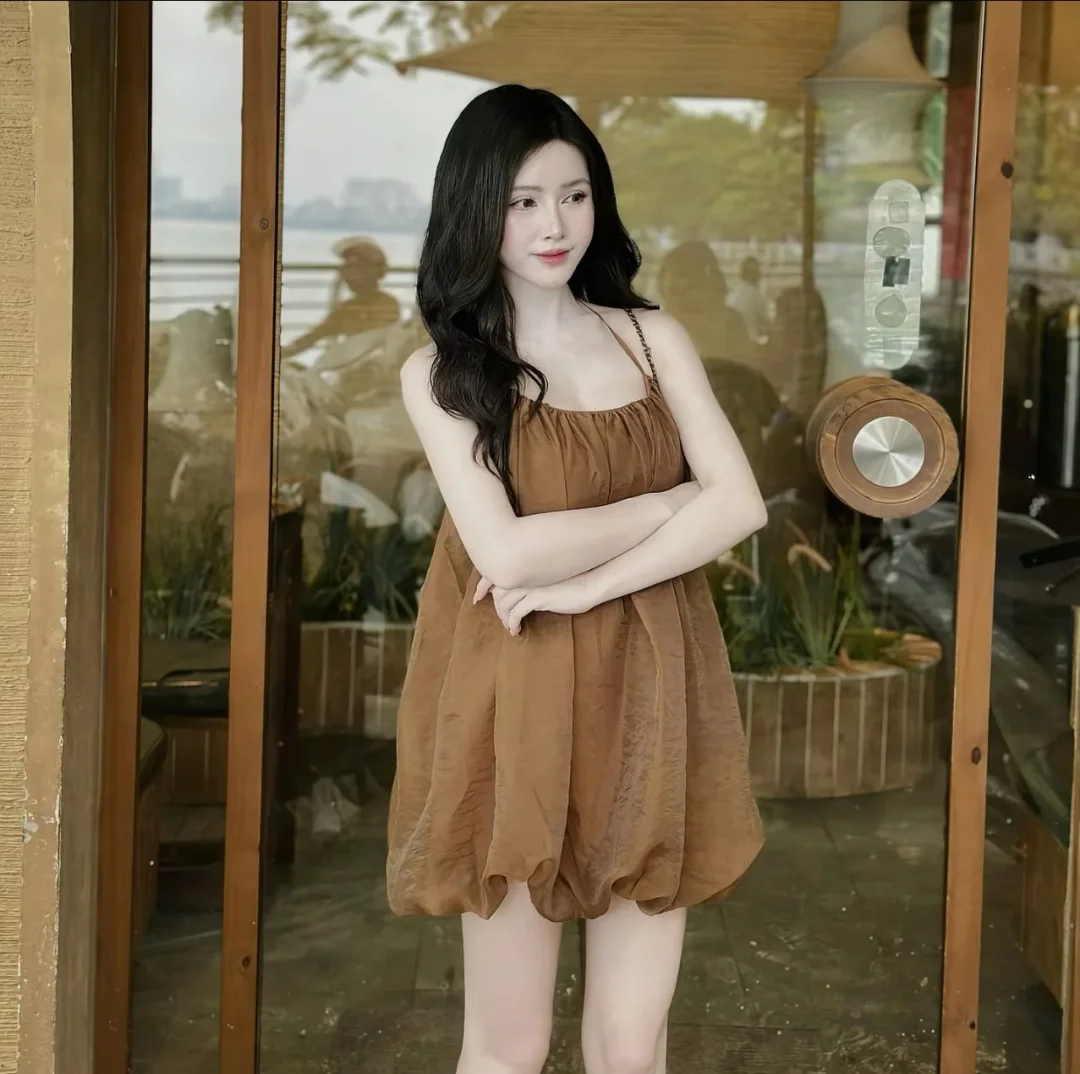 Photo 2 of Đầm ngắn hai dây nâu babydoll lụa