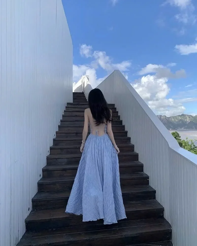 Photo 1 of Váy maxi xanh nhạt hở lưng nữ