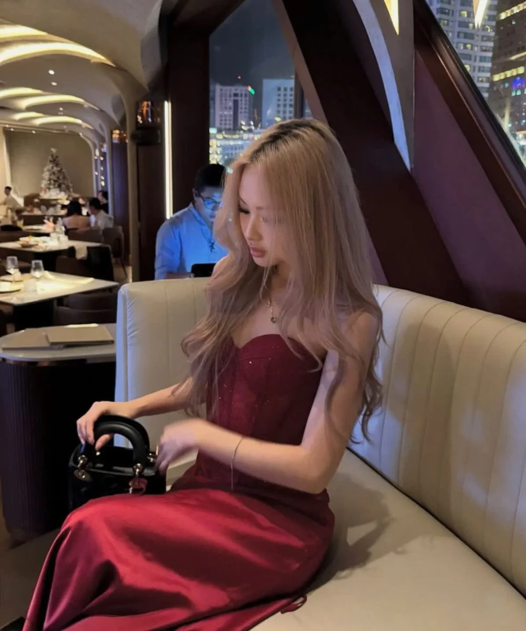 Ảnh 2 của Đầm dạ hội đỏ cúp ngực satin nữ