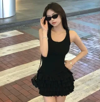 Ảnh 3 của Đầm bodycon đen hở lưng ruffle nữ