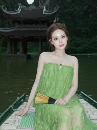 Ảnh 1 của Váy maxi ren xanh lá không dây nữ