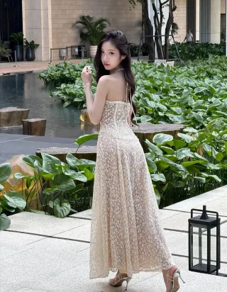 Photo 3 of Váy ren maxi corset hai dây màu kem