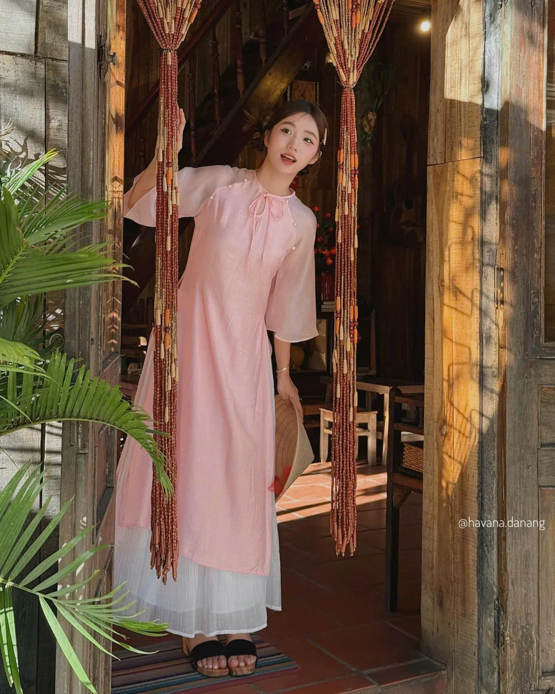 Photo 2 of Áo dài hồng truyền thống nữ cho thuê