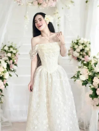 Photo 1 of Đầm maxi ren trắng trễ vai nữ