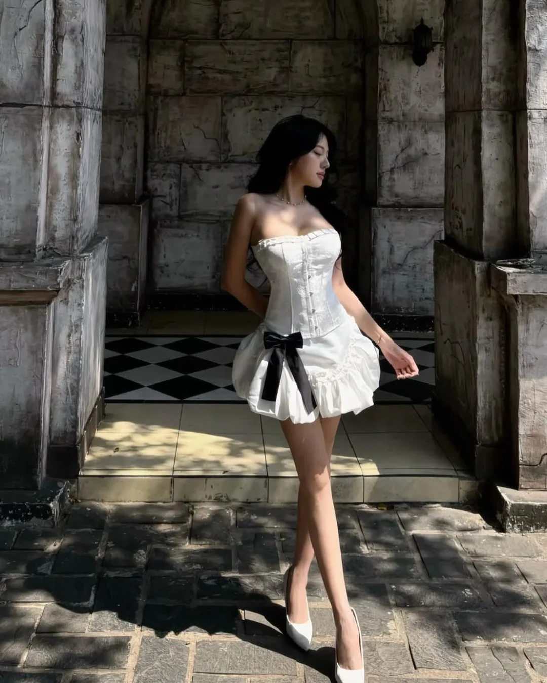 Ảnh 4 của Váy corset trắng mini kèm áo lông nâu