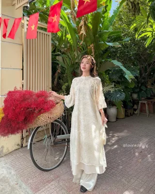 Photo 3 of Áo dài ren trắng thêu hoa nữ cho thuê