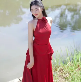 Photo 3 of Váy maxi đỏ voan không quai nữ