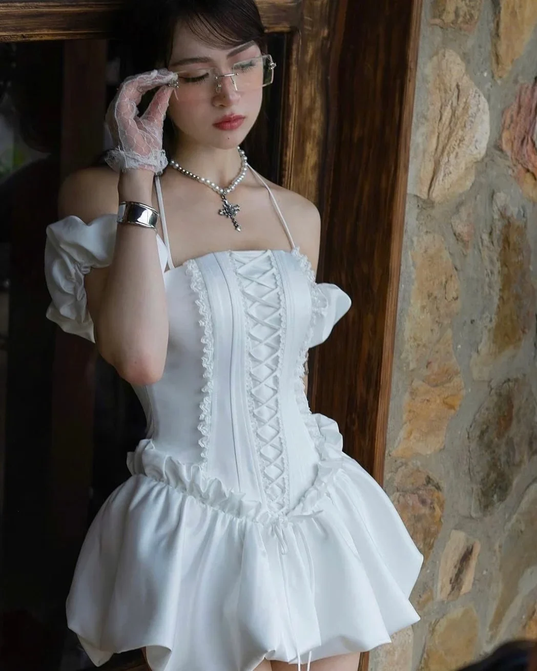 Ảnh 2 của Đầm corset trắng ngắn vai trễ nữ
