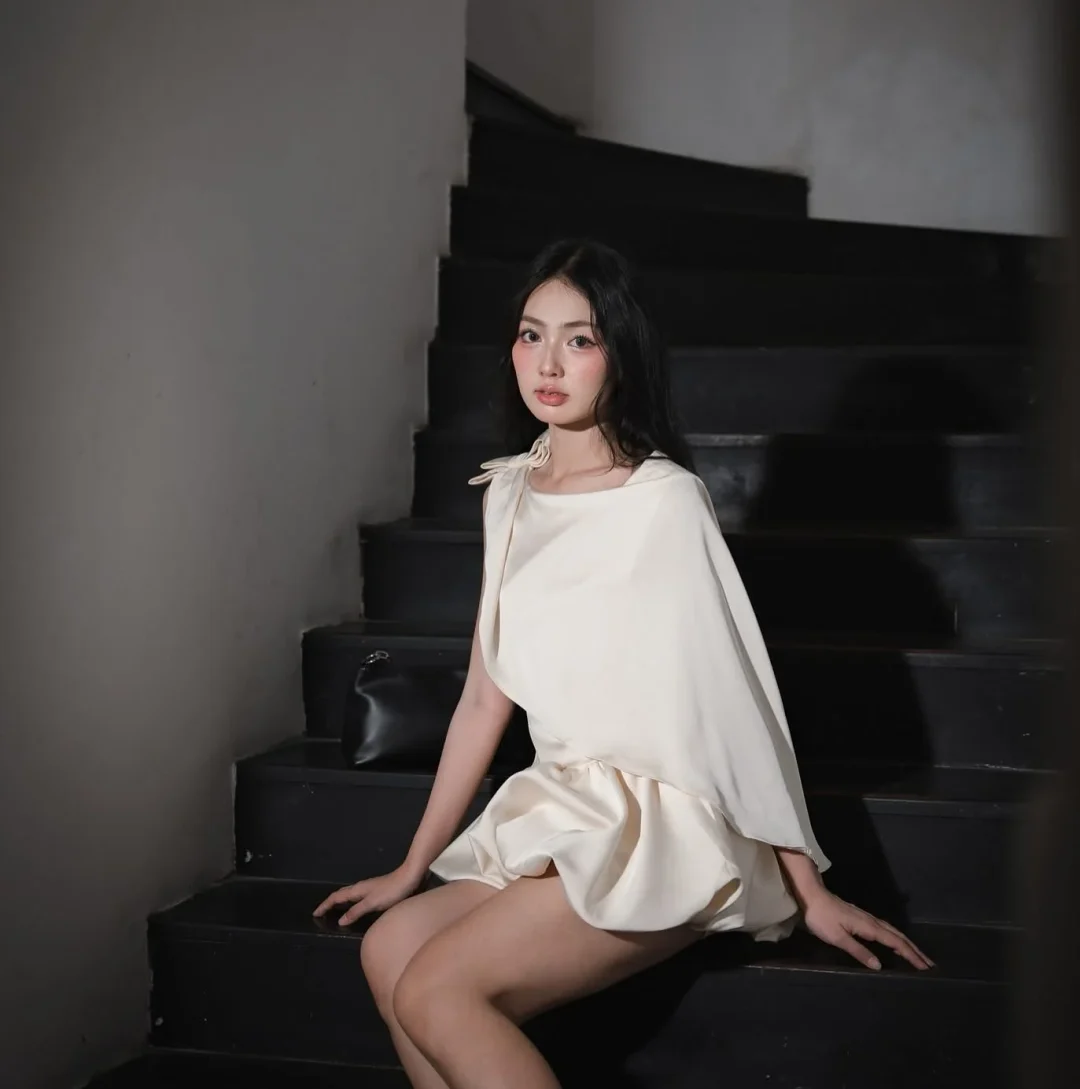 Ảnh 4 của Váy liền quần satin kem size M nữ