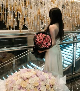 Photo 2 of Đầm dạ hội lụa kem size M