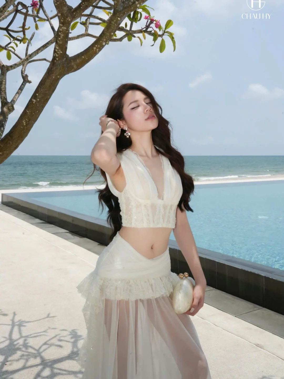 Ảnh 1 của Set croptop ren trắng chân váy voan nữ