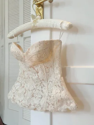 Photo 1 of Áo corset ren trắng kem nữ