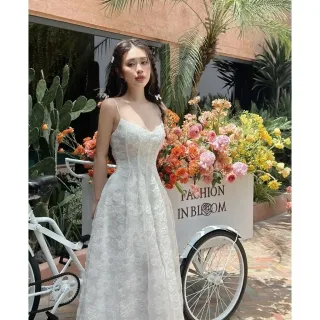 Photo 1 of Váy maxi trắng thêu hoa nữ