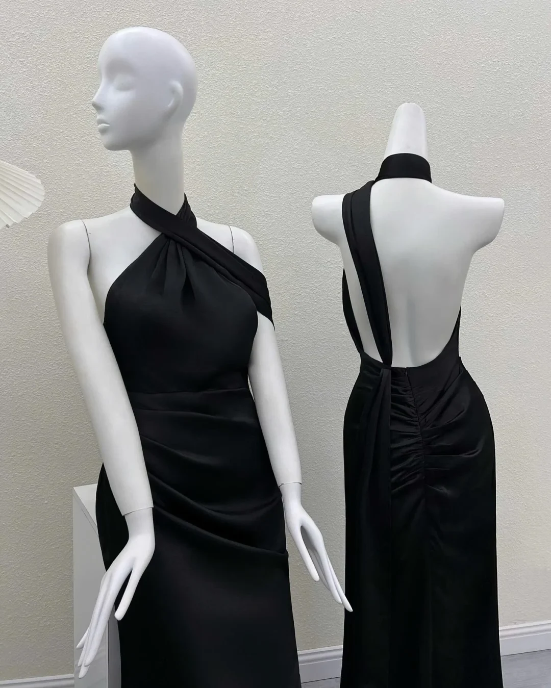 Ảnh 5 của Váy dạ hội lụa đen hở lưng size M