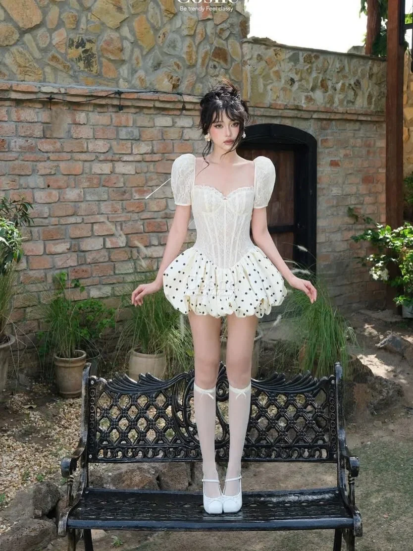 Photo 4 of Set áo corset ren và chân váy chấm bi nữ