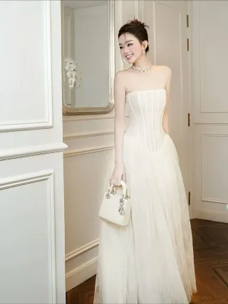 Photo 1 of Đầm maxi trắng strapless sang trọng