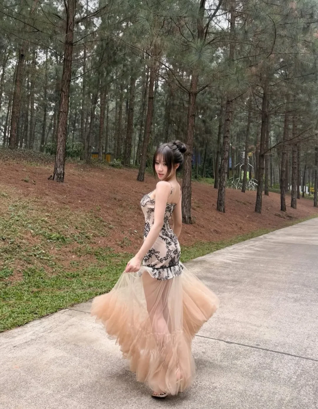 Ảnh 3 của Váy maxi voan thêu hoa hai dây nữ