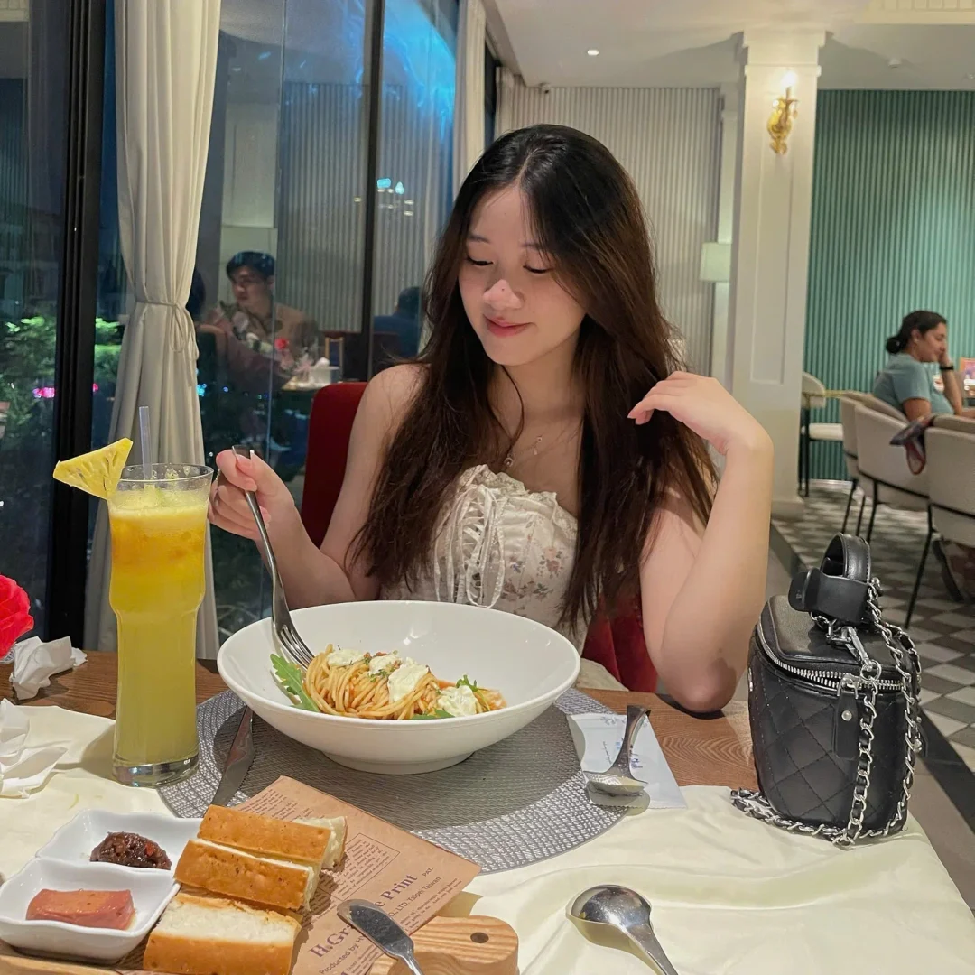 Ảnh 2 của Váy maxi hoa nhí trắng ren nữ