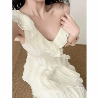 Ảnh 2 của Váy maxi xếp nếp màu kem nữ tính