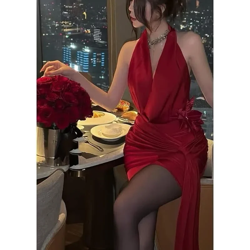 Photo 2 of Đầm halter đen ngắn satin nữ